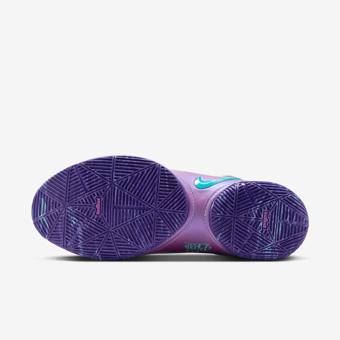 Mens Lebron XXII Split Basketball Shoe