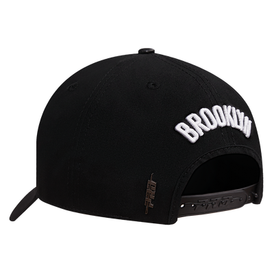 Mens Brooklyn Nets Classic Logo Snapback Cap