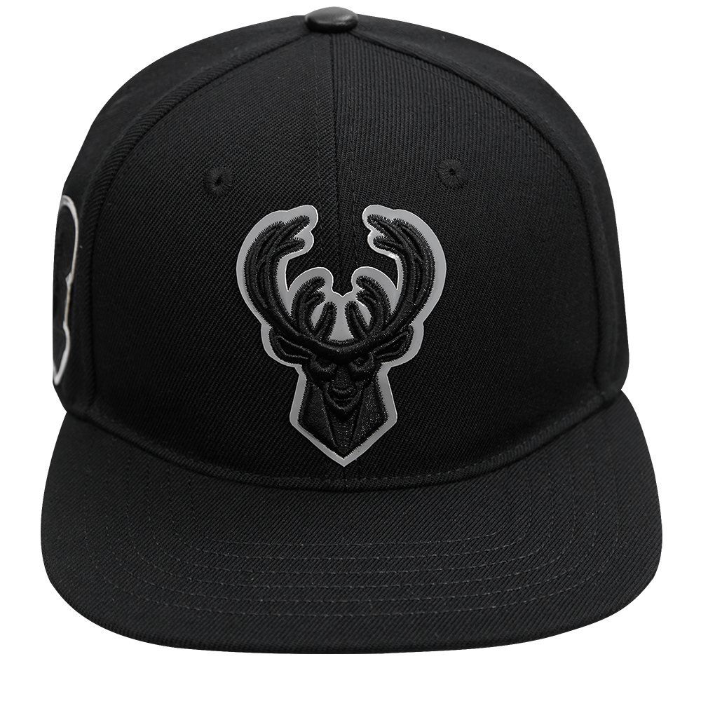 Mens Milwaukee Bucks Classic Triple Black Snapback Cap