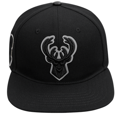 Mens Milwaukee Bucks Classic Triple Black Snapback Cap