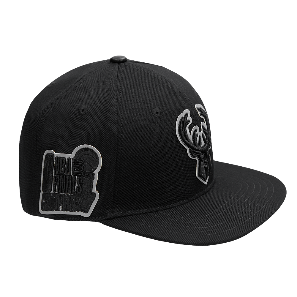 Mens Milwaukee Bucks Classic Triple Black Snapback Cap