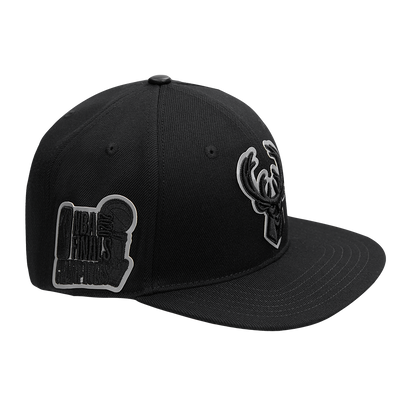 Mens Milwaukee Bucks Classic Triple Black Snapback Cap