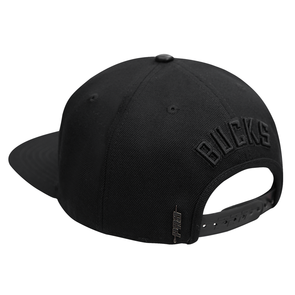 Mens Milwaukee Bucks Classic Triple Black Snapback Cap