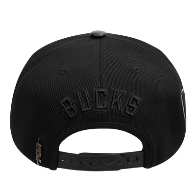 Mens Milwaukee Bucks Classic Triple Black Snapback Cap