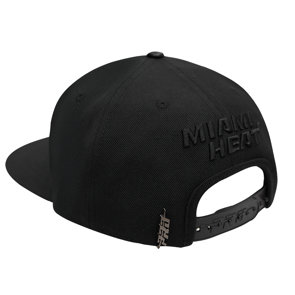 Mens Miami Heat Classic Triple Black Snapback Cap