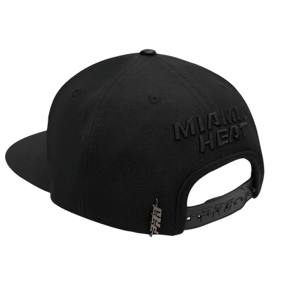 Mens Miami Heat Classic Triple Black Snapback Cap