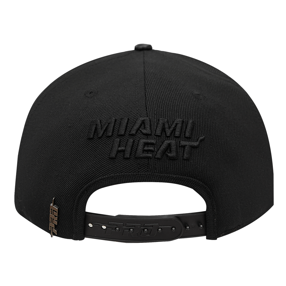 Mens Miami Heat Classic Triple Black Snapback Cap