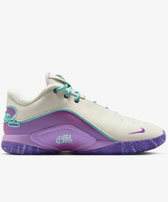 Mens Lebron XXII Split Basketball Shoe